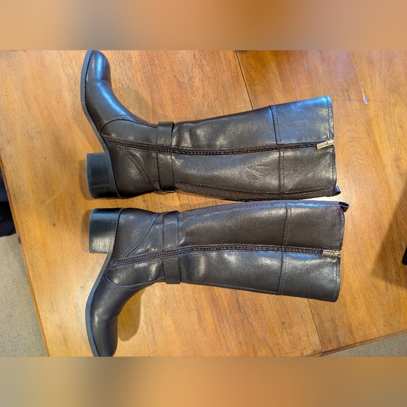 NWOT- Tommy Hilfiger Brown Boots - Picture 5 of 15